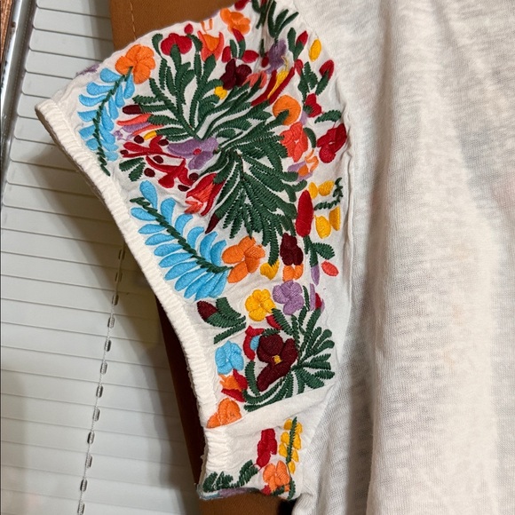 Easel top with colorful embroidery, no flaws size large - Picture 5 of 5